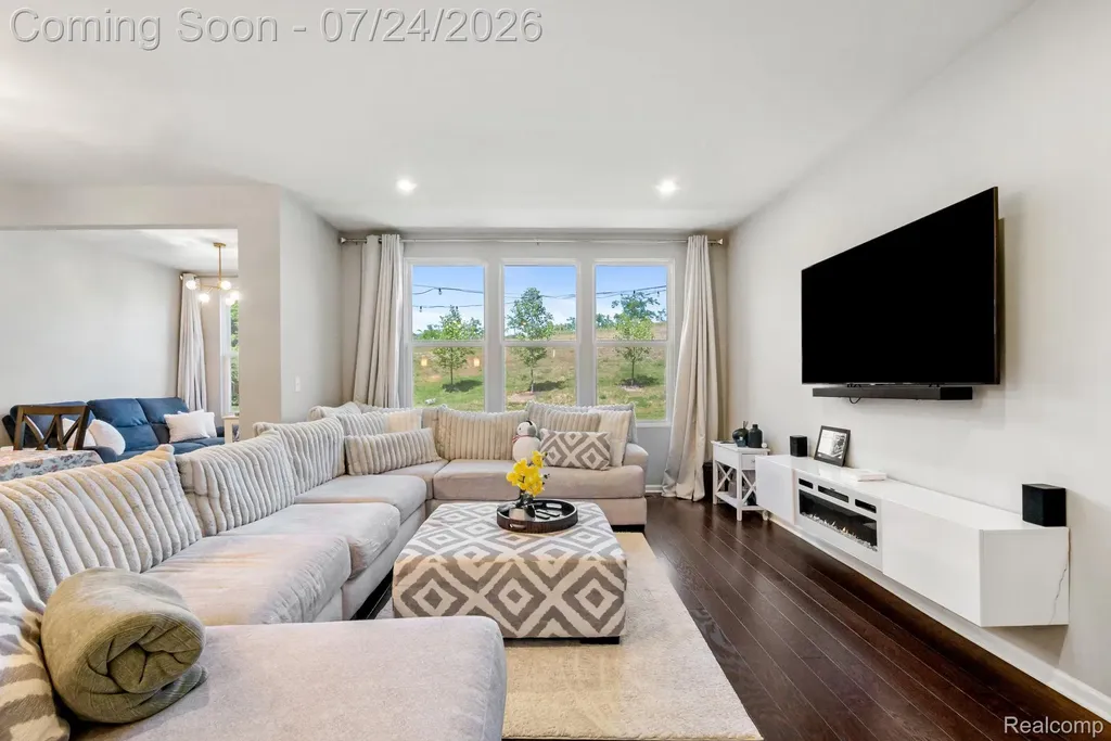 4691 Broomfield Way Lake Orion Village MI 48359