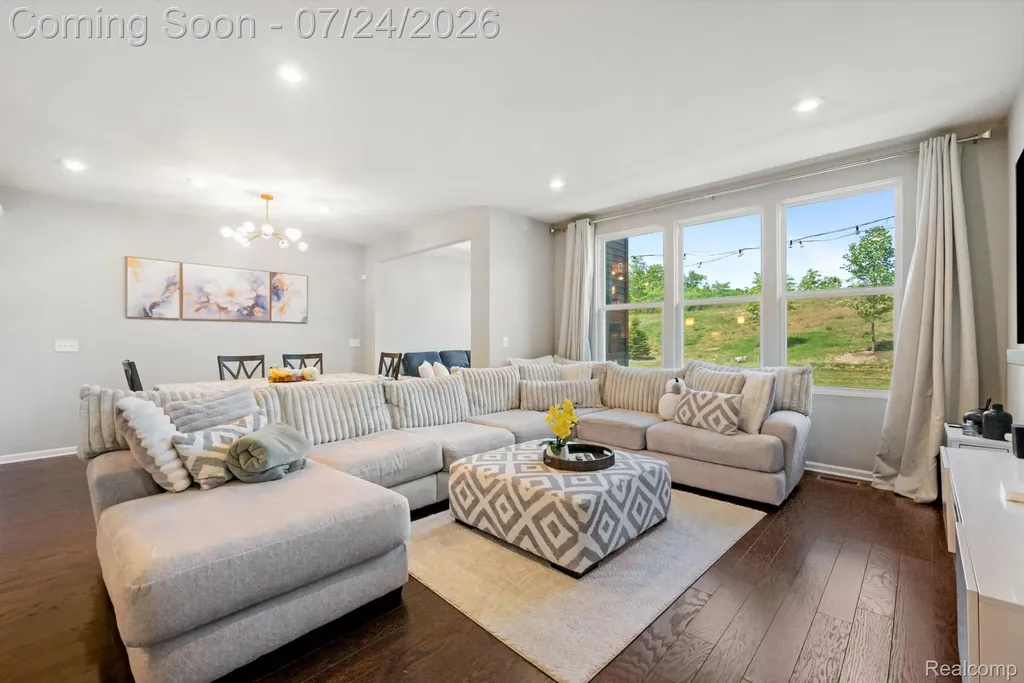 4691 Broomfield Way Lake Orion Village MI 48359
