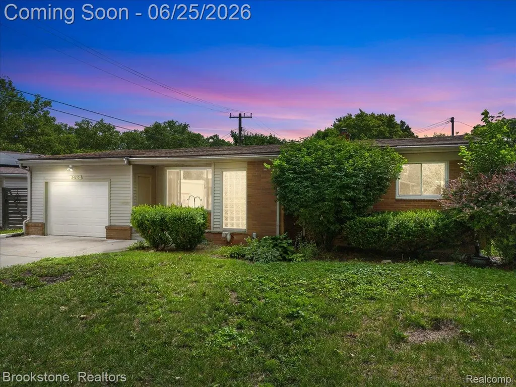 24210 Beverly Street Oak Park City MI 48237