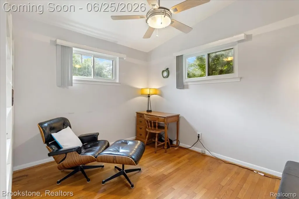 24210 Beverly Street Oak Park City MI 48237