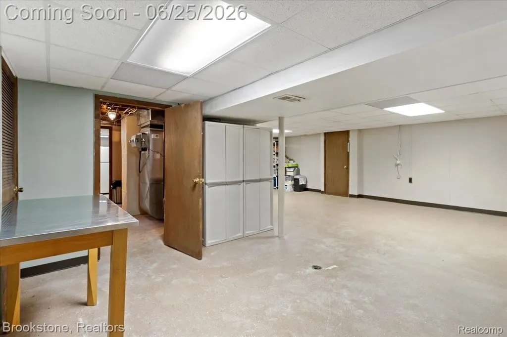 24210 Beverly Street Oak Park City MI 48237