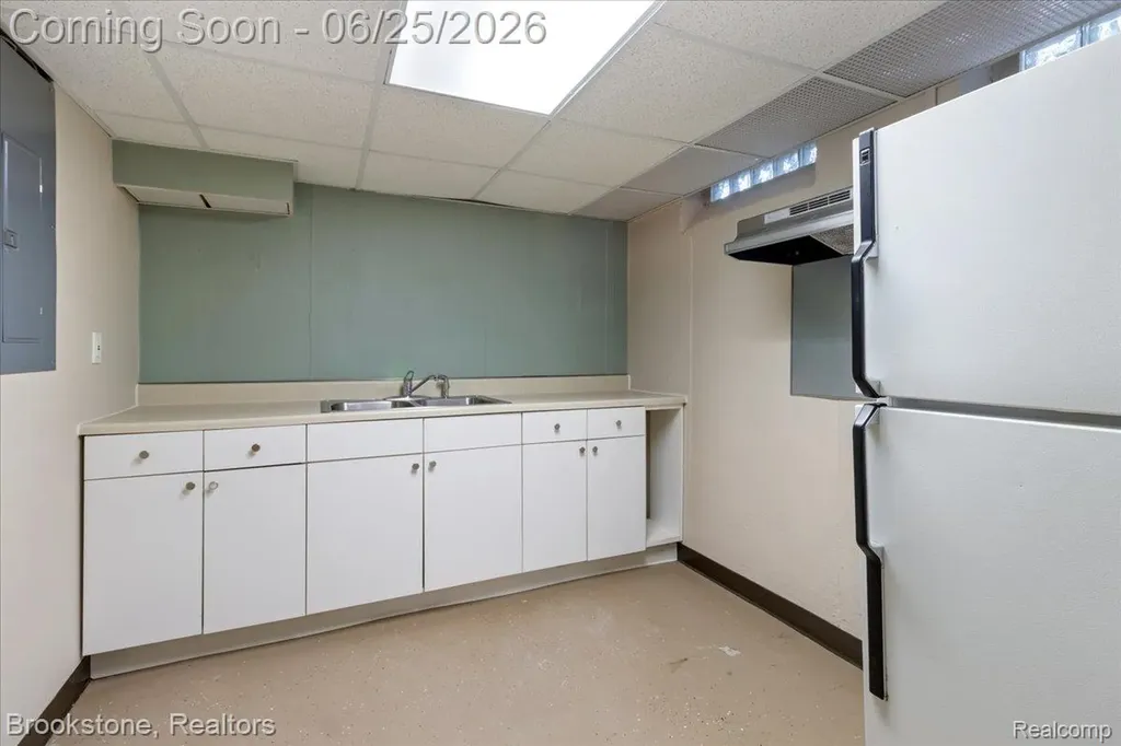 24210 Beverly Street Oak Park City MI 48237