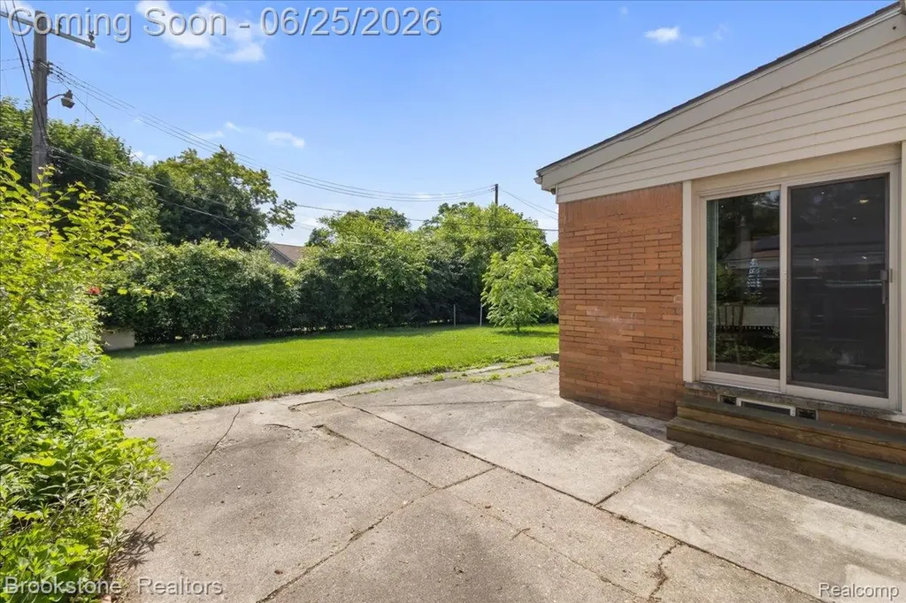 24210 Beverly Street Oak Park City MI 48237