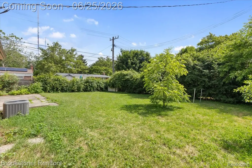 24210 Beverly Street Oak Park City MI 48237