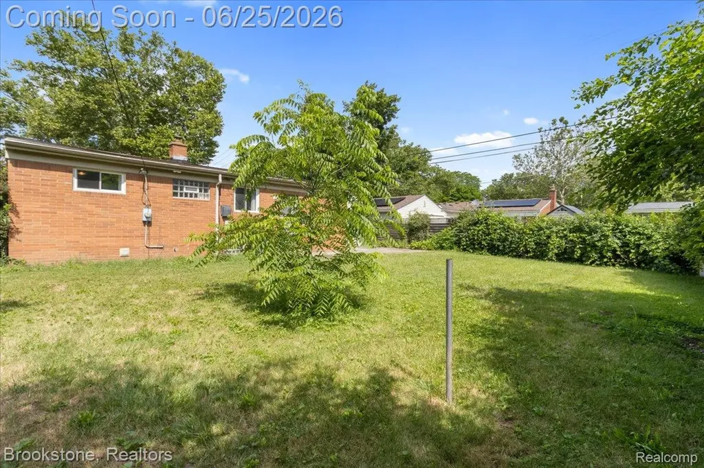 24210 Beverly Street Oak Park City MI 48237