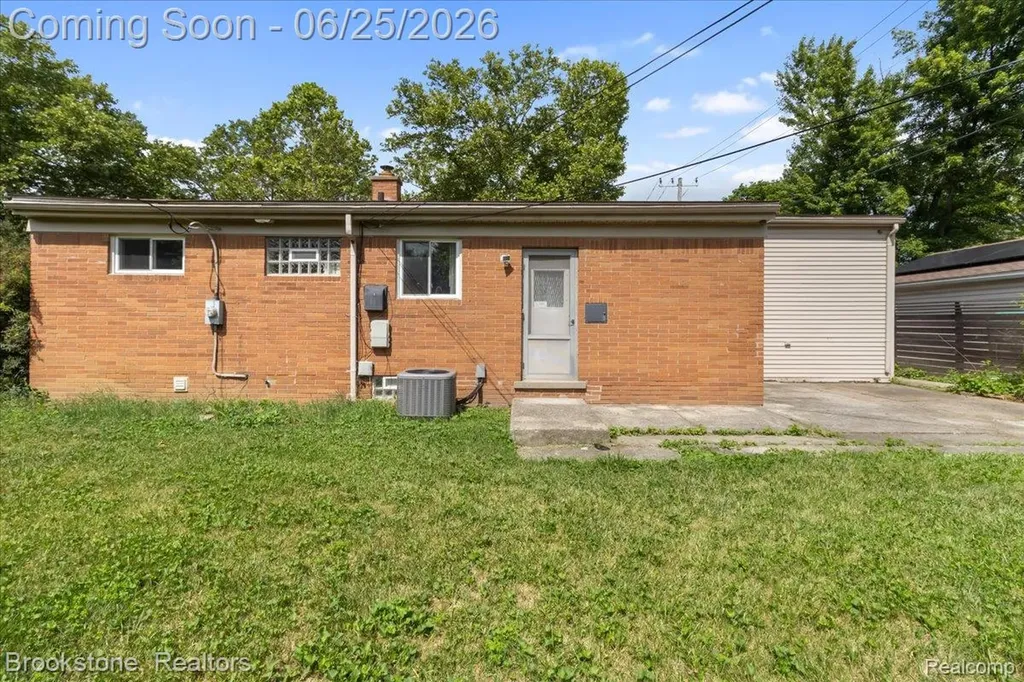 24210 Beverly Street Oak Park City MI 48237