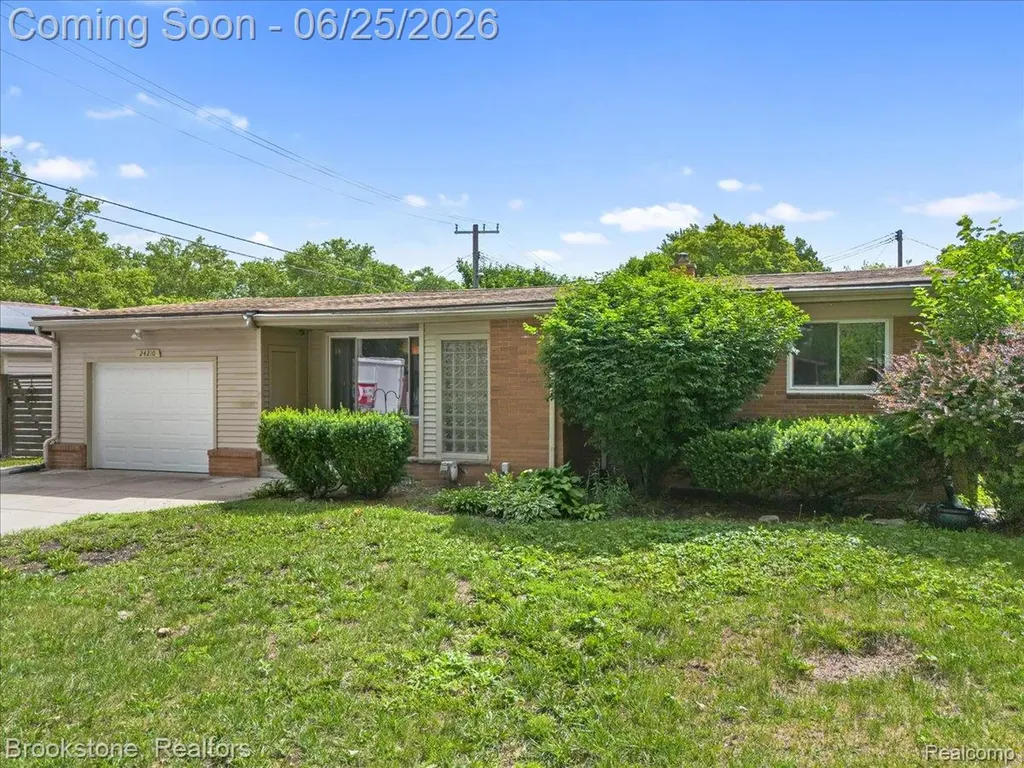24210 Beverly Street Oak Park City MI 48237