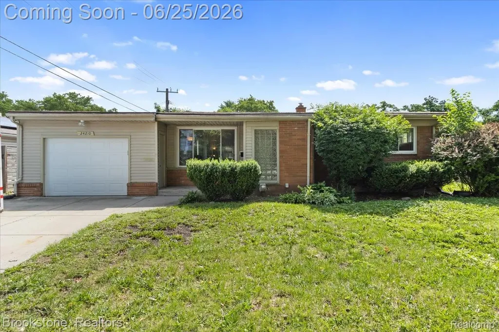 24210 Beverly Street Oak Park City MI 48237