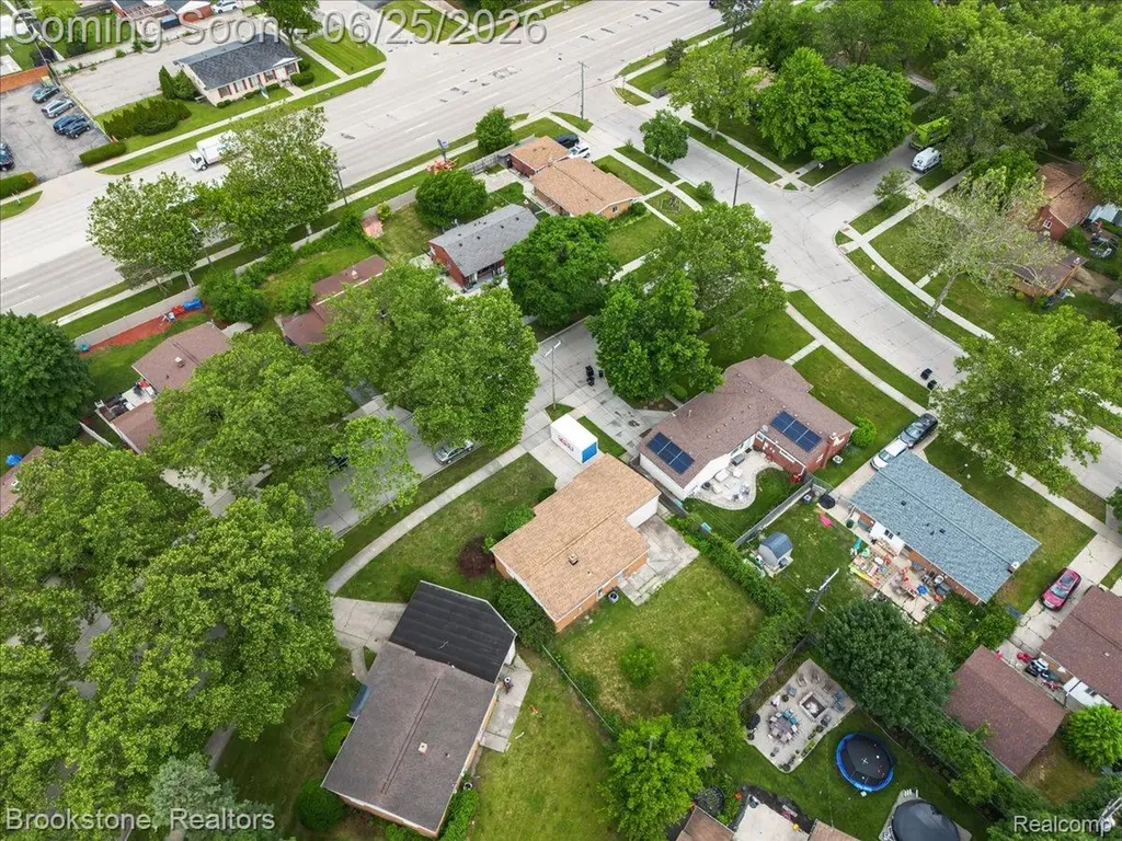 24210 Beverly Street Oak Park City MI 48237