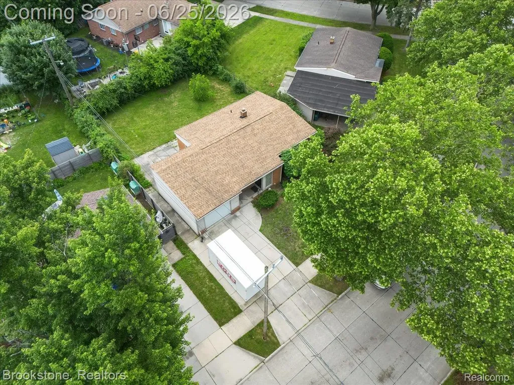 24210 Beverly Street Oak Park City MI 48237
