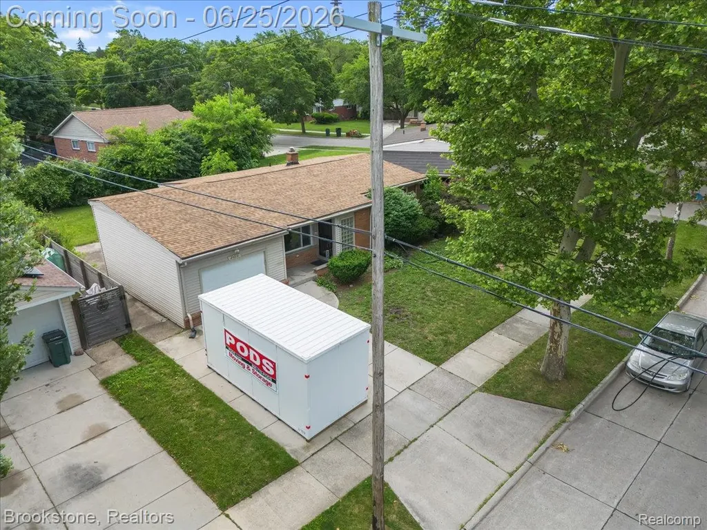 24210 Beverly Street Oak Park City MI 48237