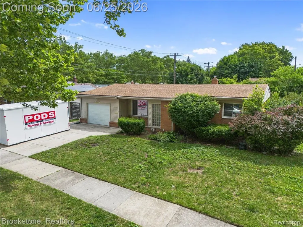 24210 Beverly Street Oak Park City MI 48237