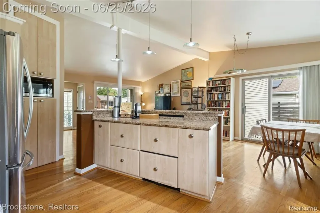 24210 Beverly Street Oak Park City MI 48237