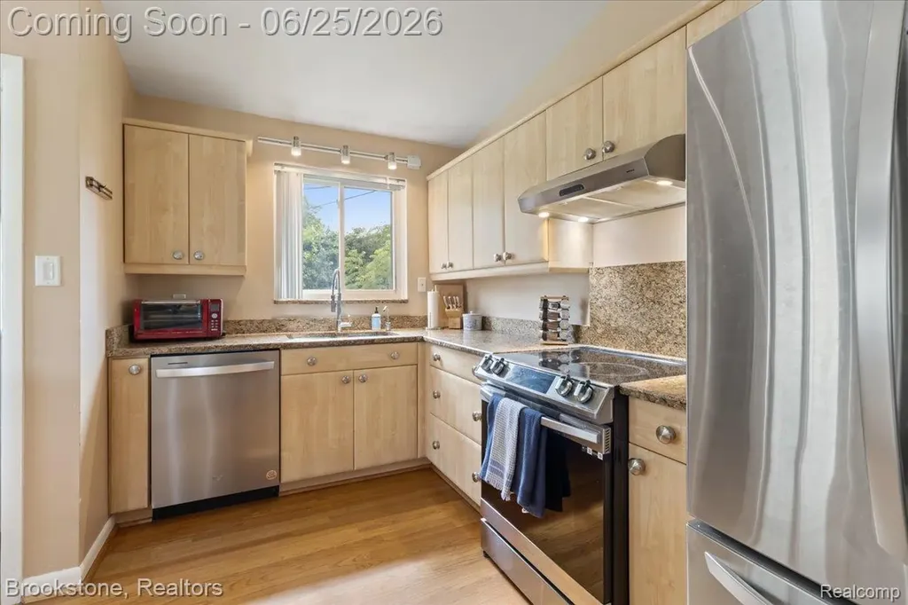 24210 Beverly Street Oak Park City MI 48237