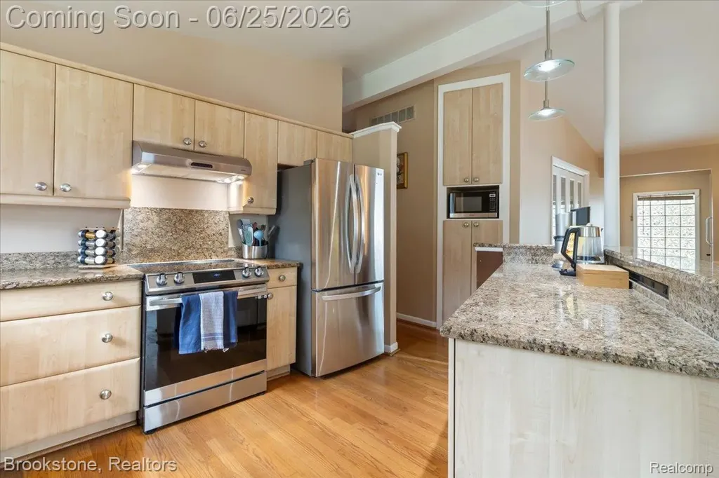 24210 Beverly Street Oak Park City MI 48237