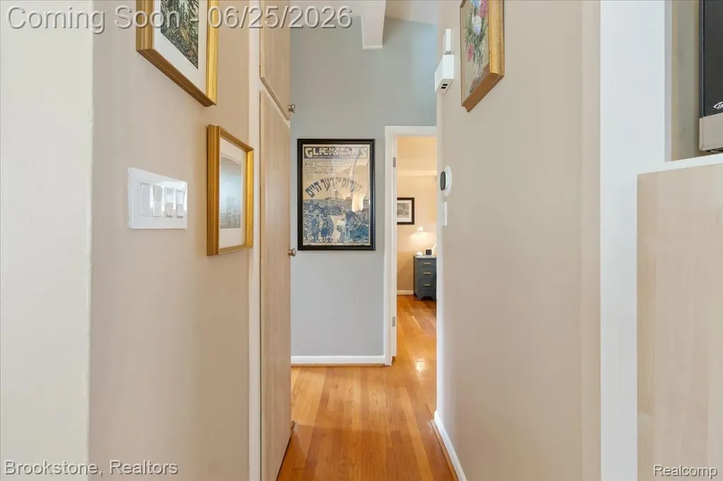 24210 Beverly Street Oak Park City MI 48237