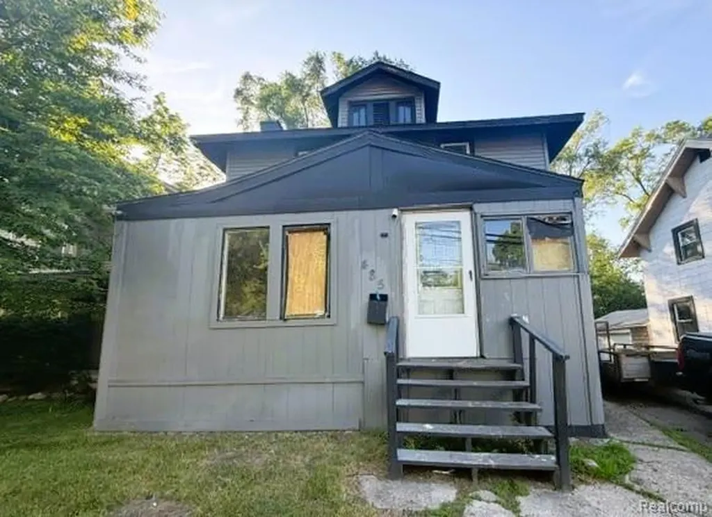 485 N Johnson Street Pontiac City MI 48342