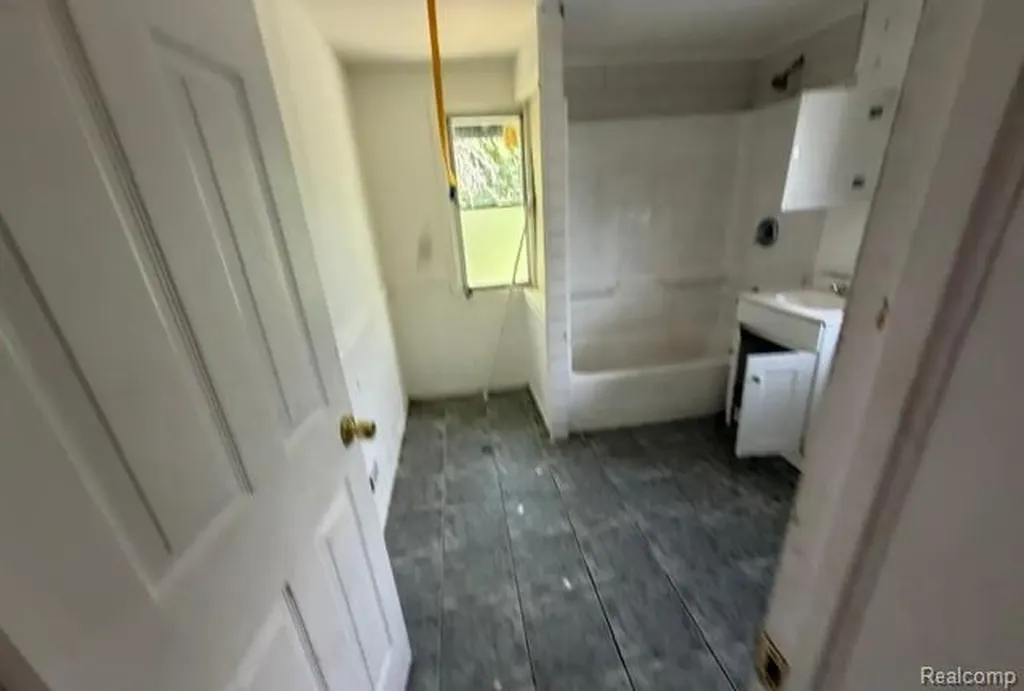 485 N Johnson Street Pontiac City MI 48342