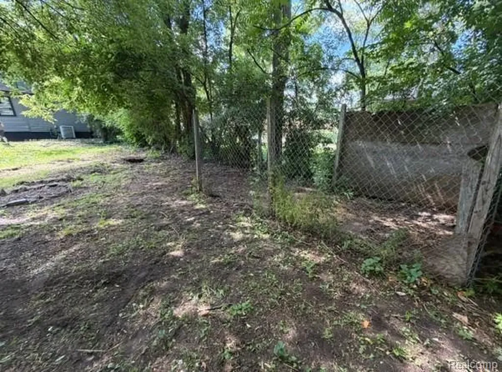 485 N Johnson Street Pontiac City MI 48342