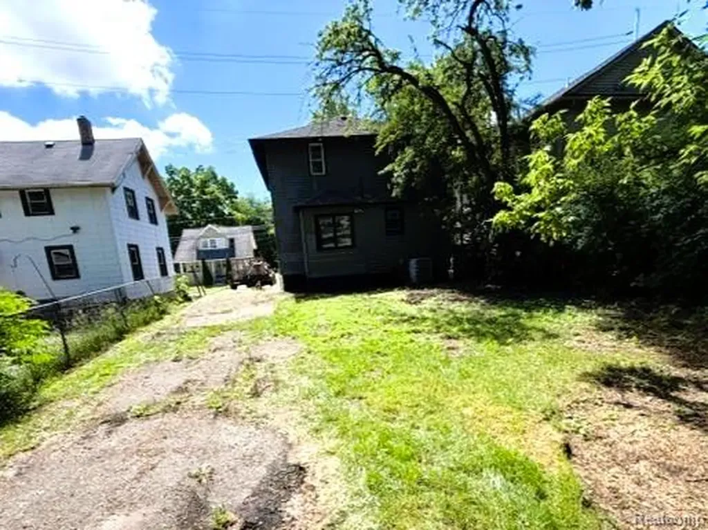 485 N Johnson Street Pontiac City MI 48342