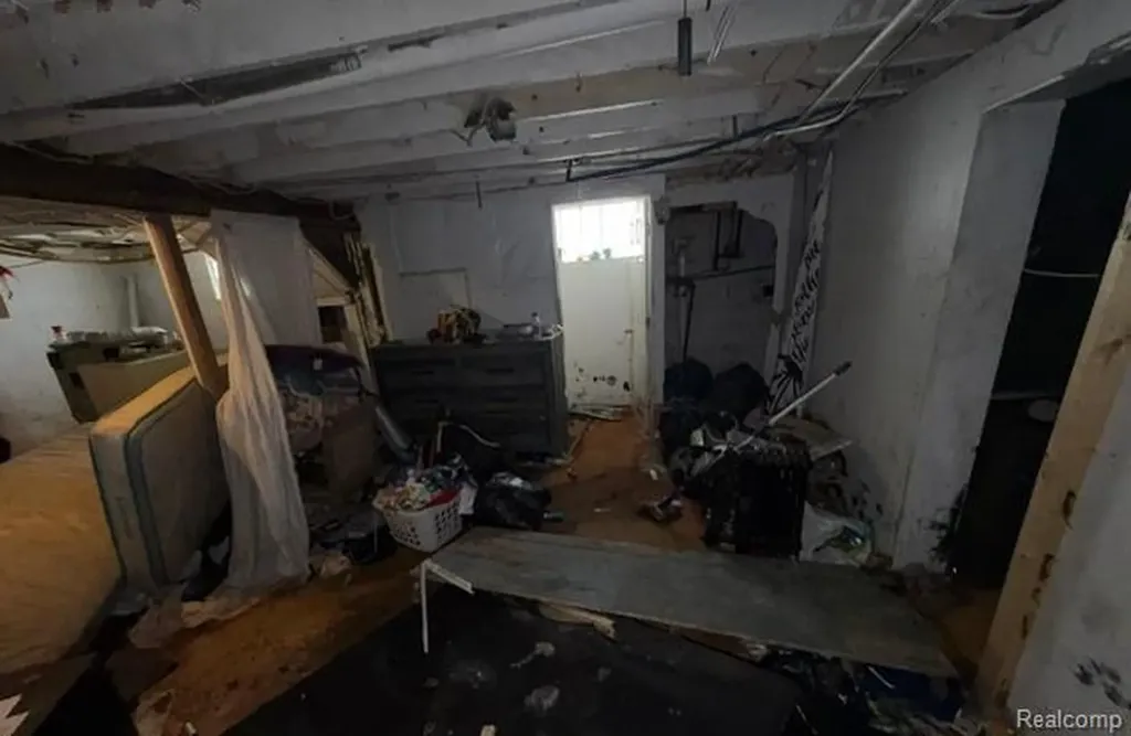 485 N Johnson Street Pontiac City MI 48342
