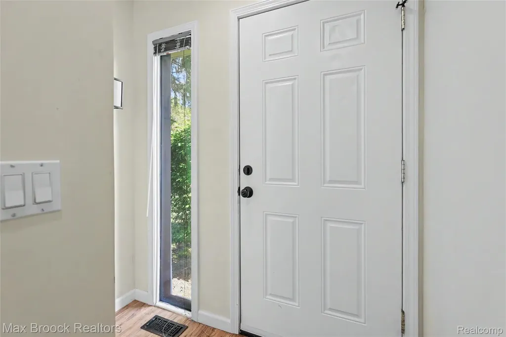 1669 Wimbledon Drive Walled Lake City MI 48390