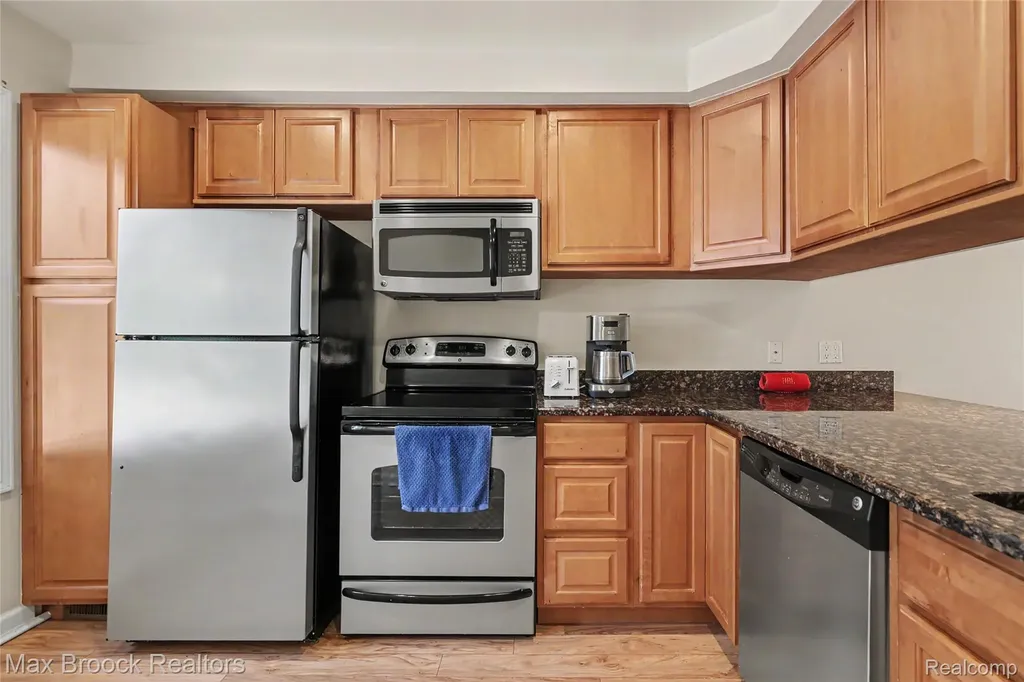 1669 Wimbledon Drive Walled Lake City MI 48390
