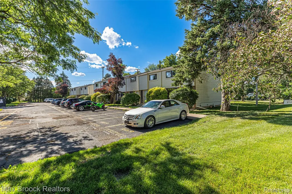 1669 Wimbledon Drive Walled Lake City MI 48390