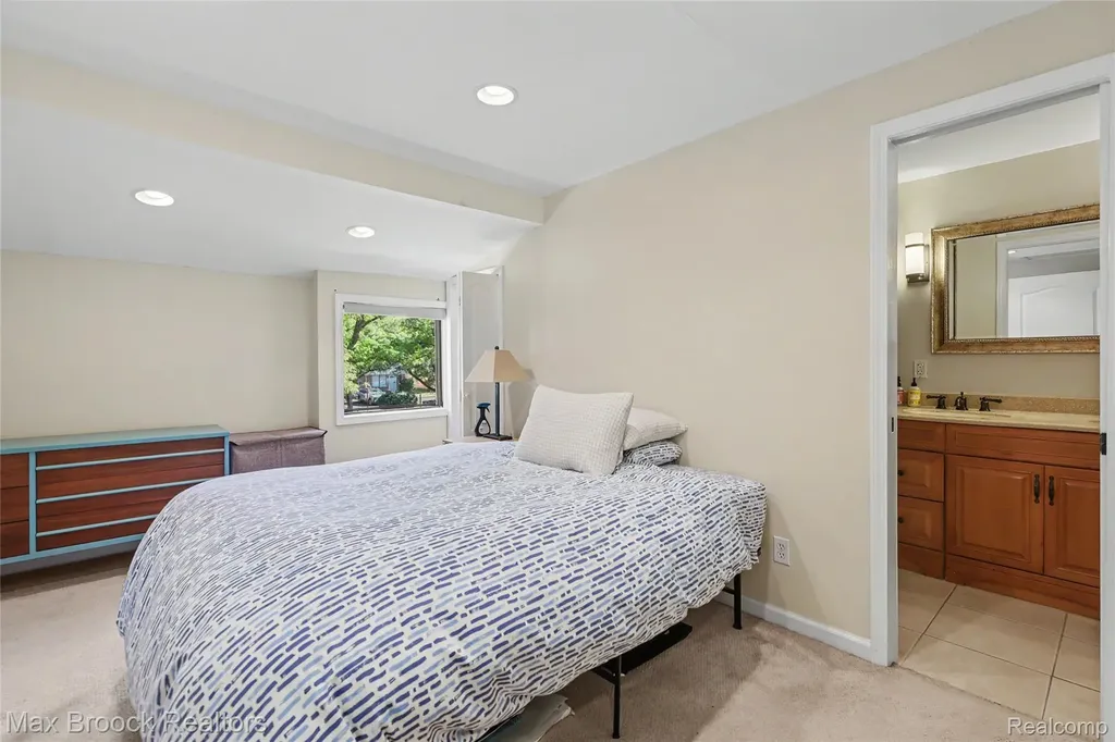 1669 Wimbledon Drive Walled Lake City MI 48390
