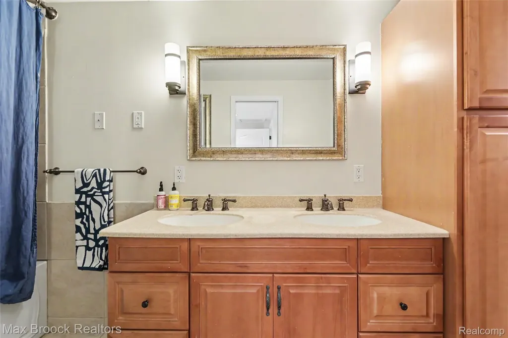 1669 Wimbledon Drive Walled Lake City MI 48390