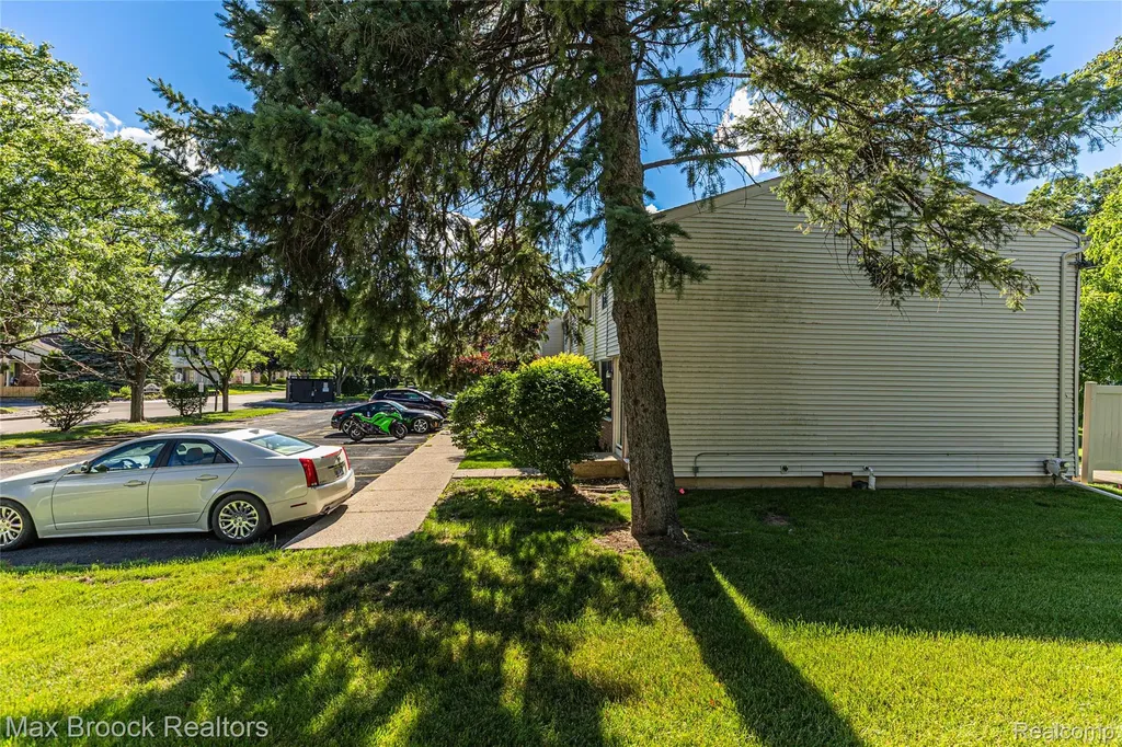 1669 Wimbledon Drive Walled Lake City MI 48390