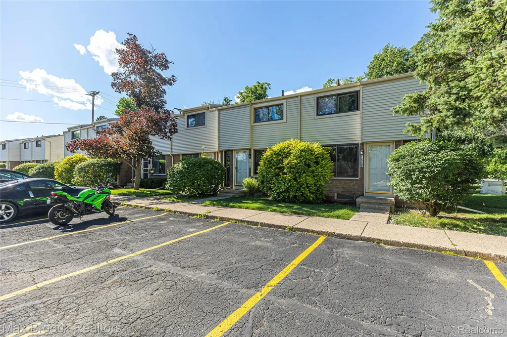 1669 Wimbledon Drive Walled Lake City MI 48390