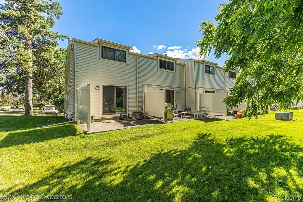 1669 Wimbledon Drive Walled Lake City MI 48390