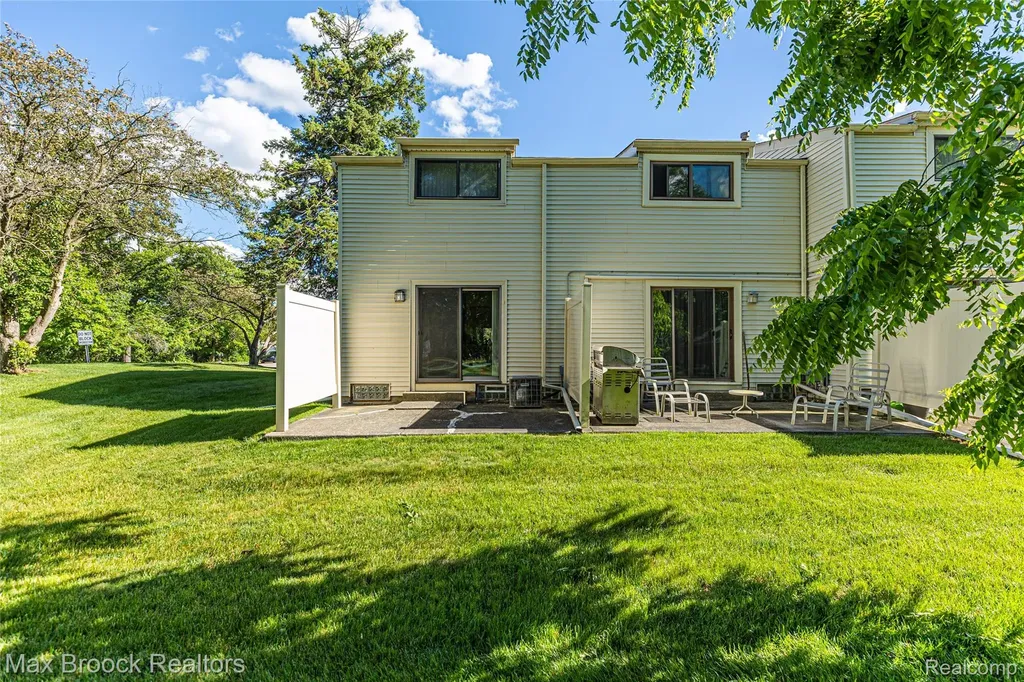 1669 Wimbledon Drive Walled Lake City MI 48390