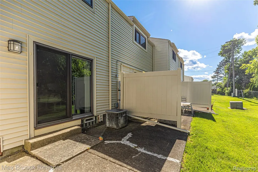 1669 Wimbledon Drive Walled Lake City MI 48390