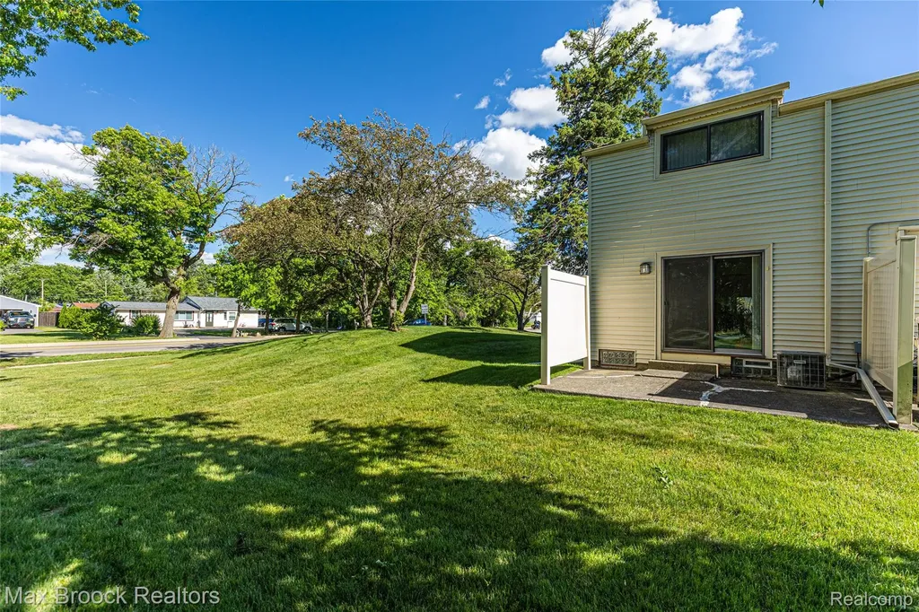 1669 Wimbledon Drive Walled Lake City MI 48390