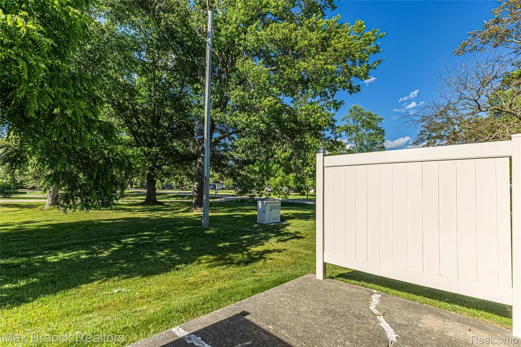 1669 Wimbledon Drive Walled Lake City MI 48390