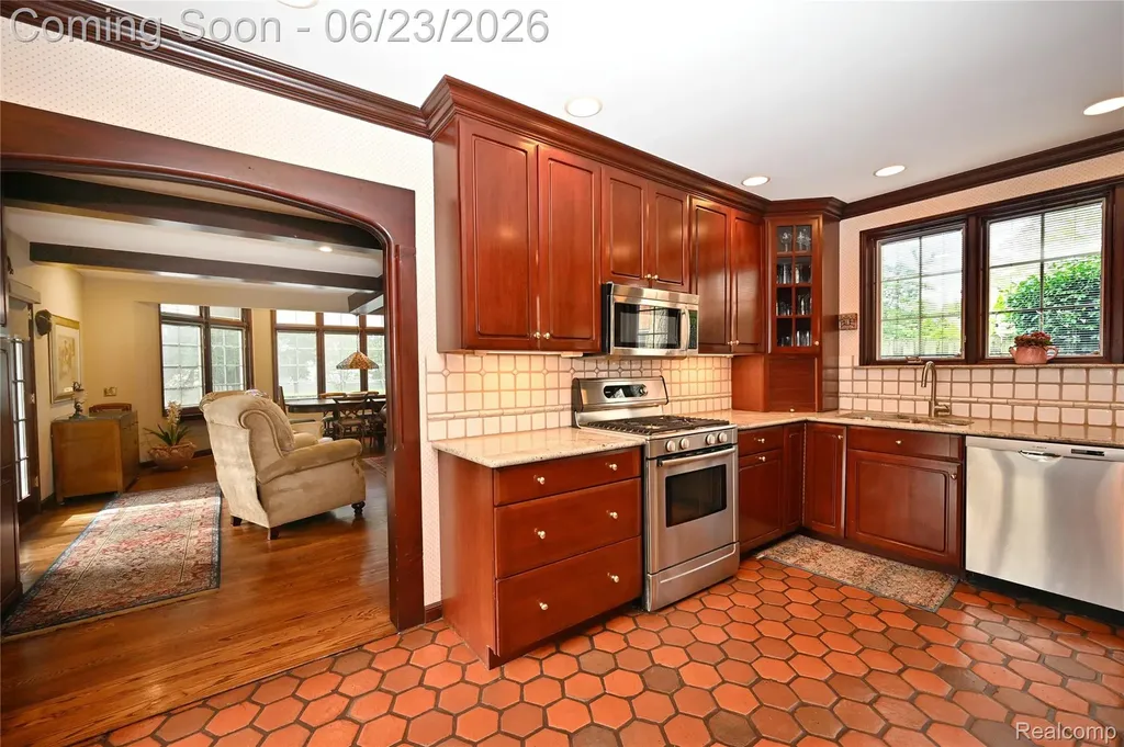 680 Wimbleton Drive Birmingham City MI 48009