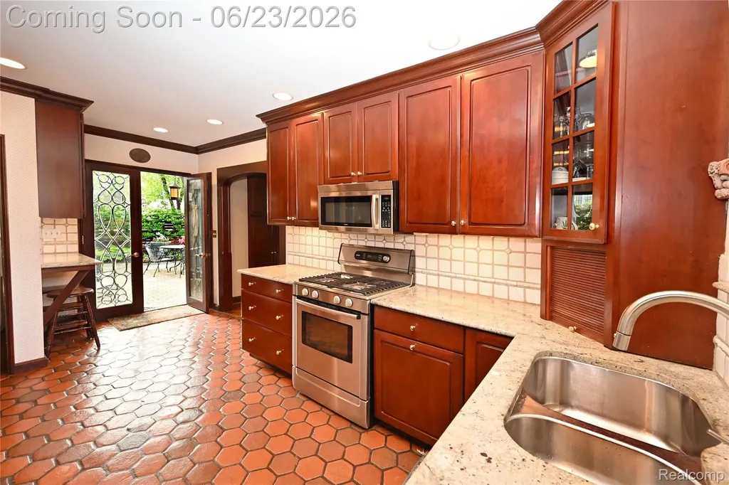 680 Wimbleton Drive Birmingham City MI 48009