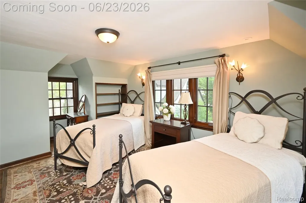 680 Wimbleton Drive Birmingham City MI 48009