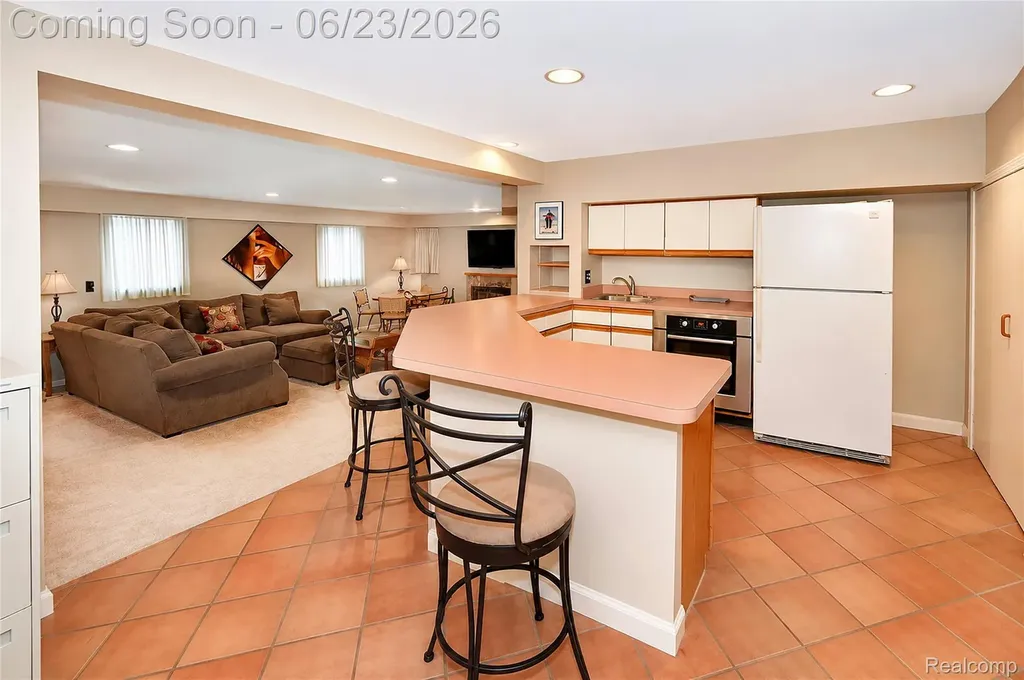 680 Wimbleton Drive Birmingham City MI 48009