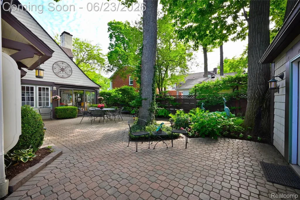 680 Wimbleton Drive Birmingham City MI 48009
