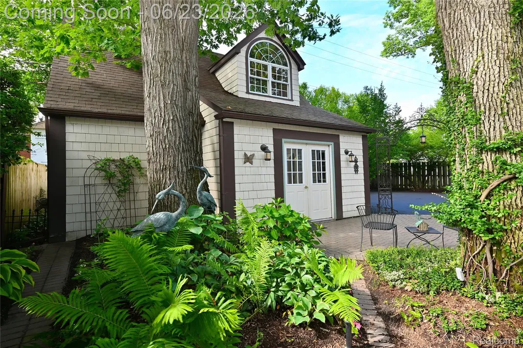 680 Wimbleton Drive Birmingham City MI 48009