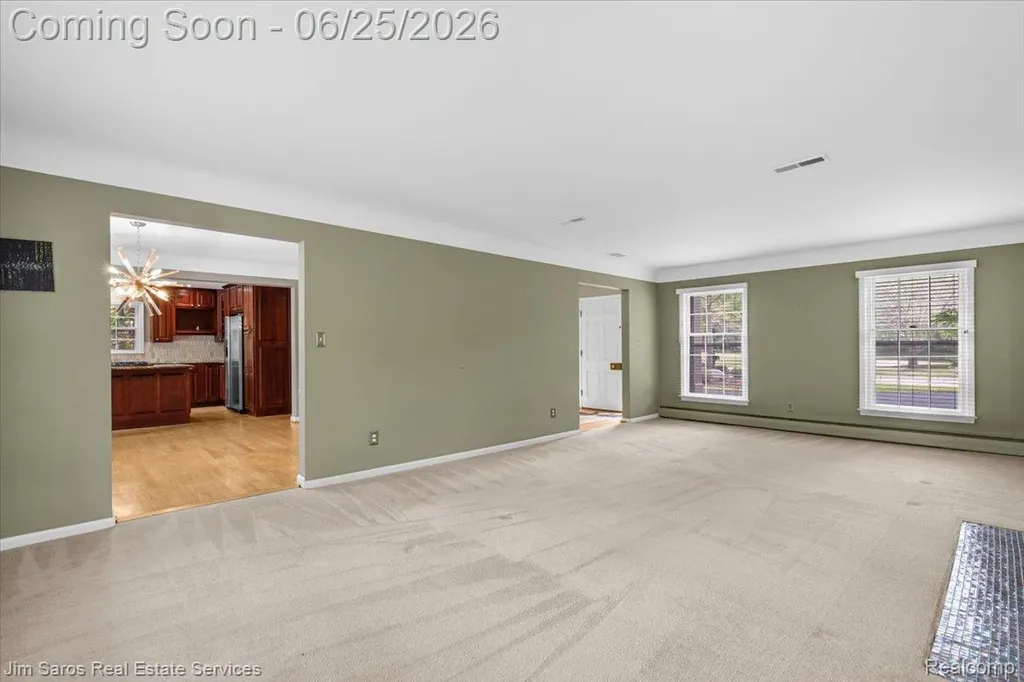 32807 Red Oaks Trail Beverly Hills Village MI 48025