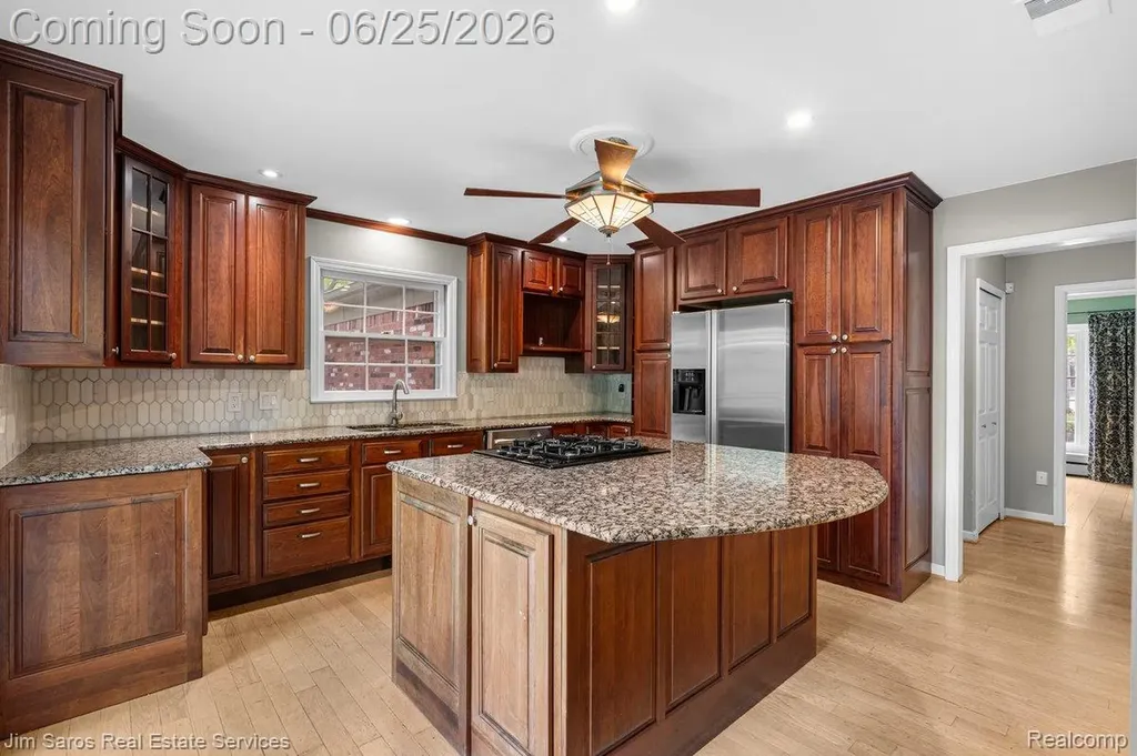 32807 Red Oaks Trail Beverly Hills Village MI 48025