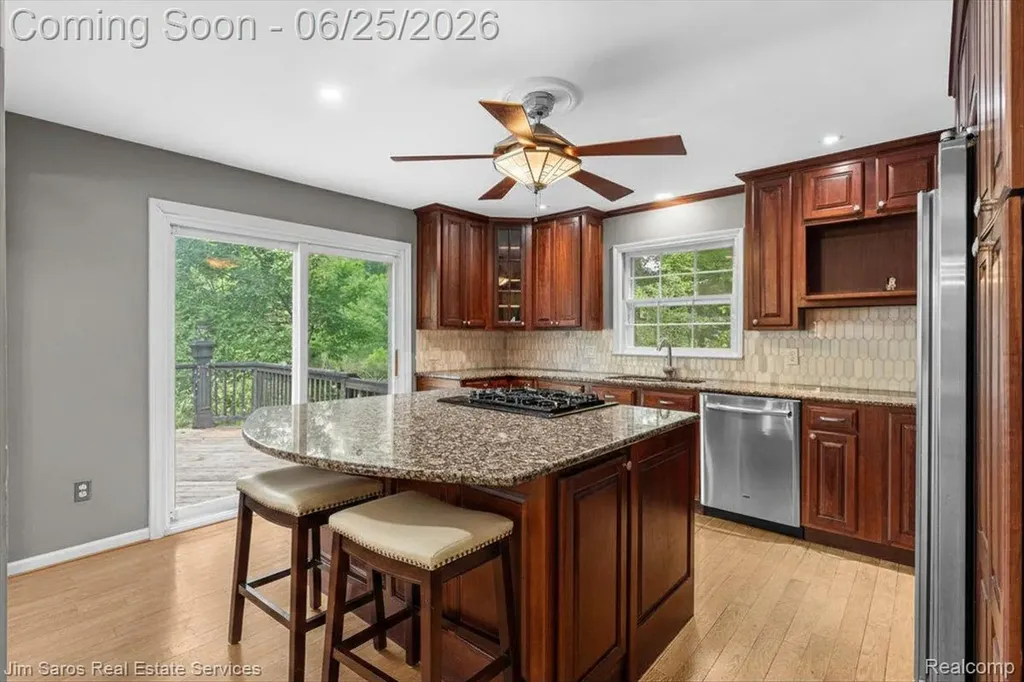 32807 Red Oaks Trail Beverly Hills Village MI 48025