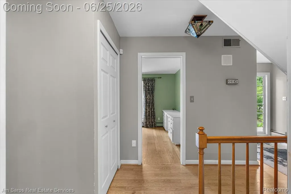 32807 Red Oaks Trail Beverly Hills Village MI 48025