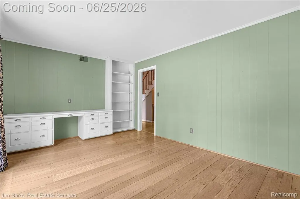 32807 Red Oaks Trail Beverly Hills Village MI 48025