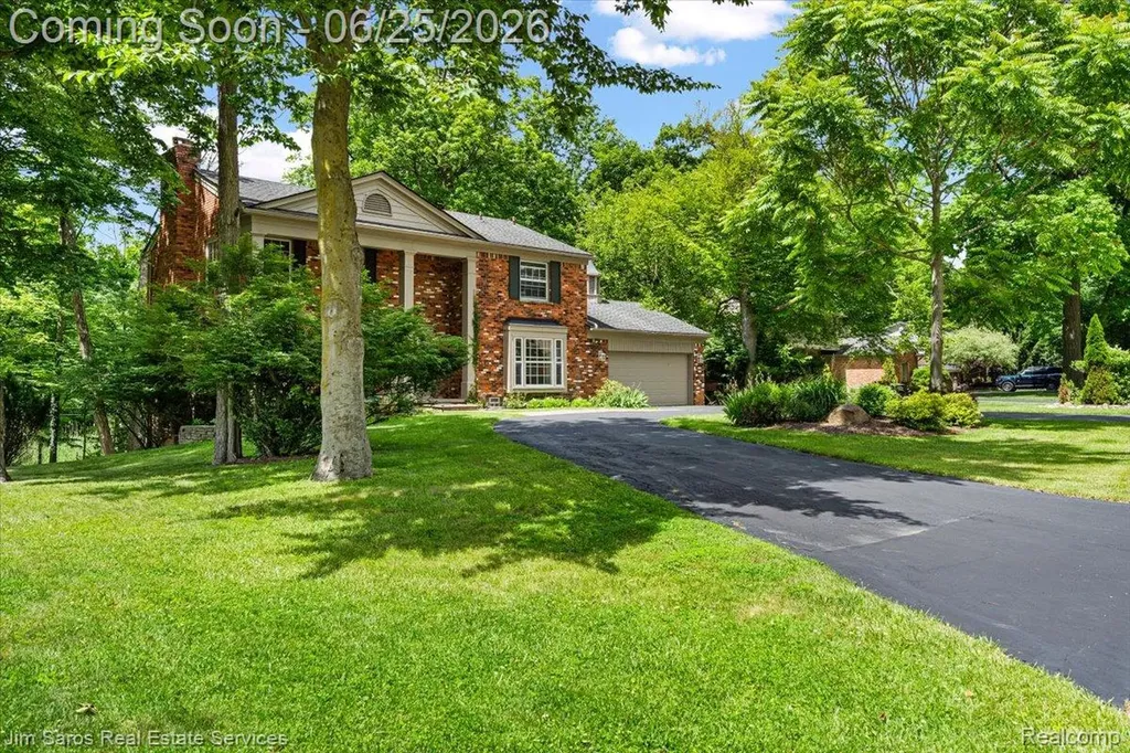 32807 Red Oaks Trail Beverly Hills Village MI 48025