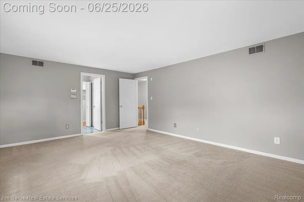 32807 Red Oaks Trail Beverly Hills Village MI 48025